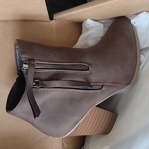 Ankle boots with wedge heel, size 8, valley brown